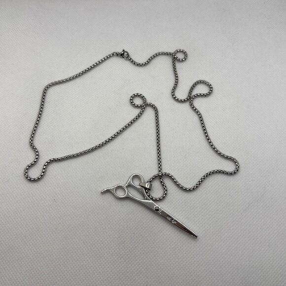 Brand New!! Barber shears pendant with chain - Picture 1 of 4